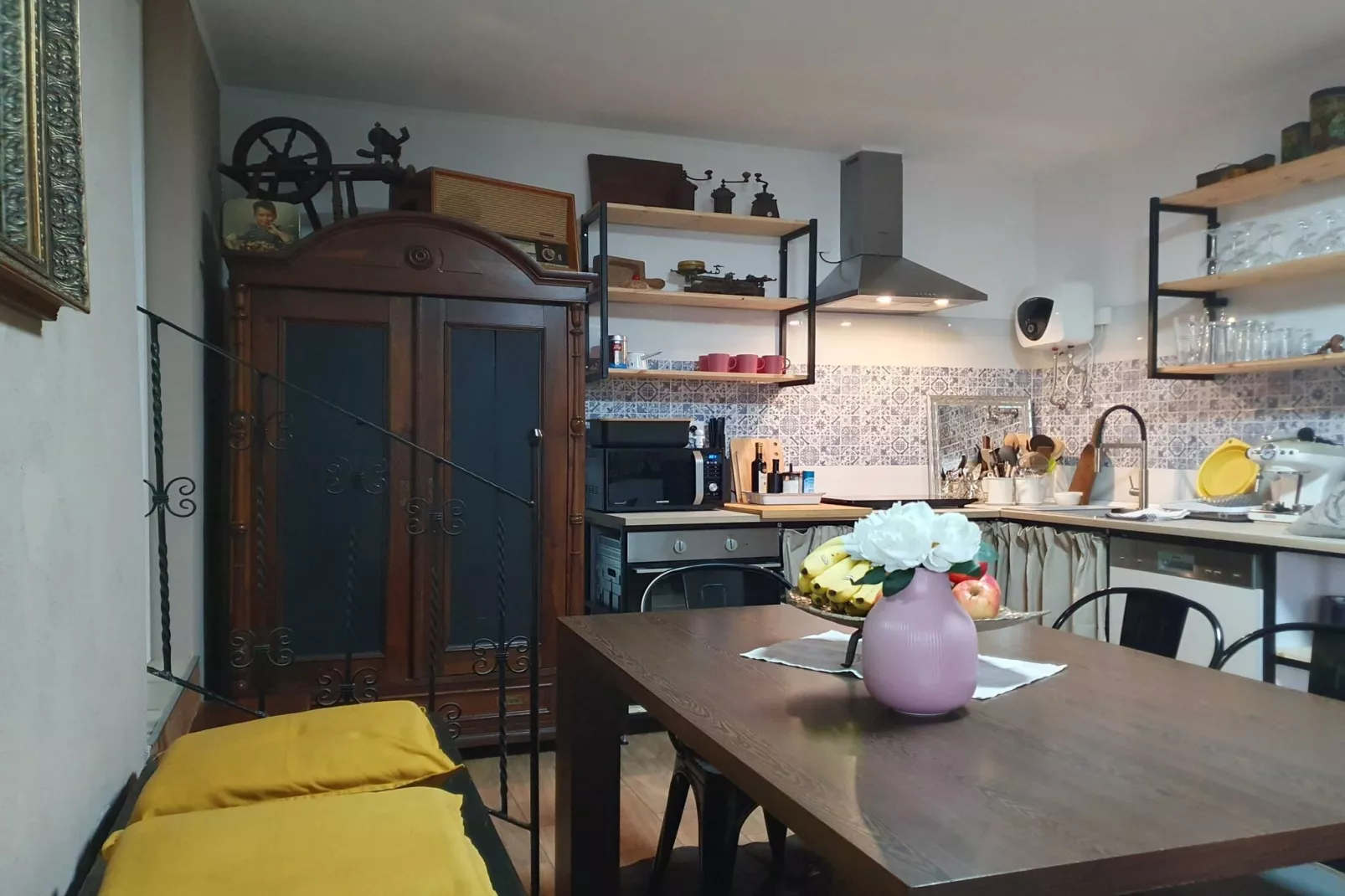 Bright and Sunny Apartment with Terrace - Two Bedroom Apartment with Terrace-Keuken