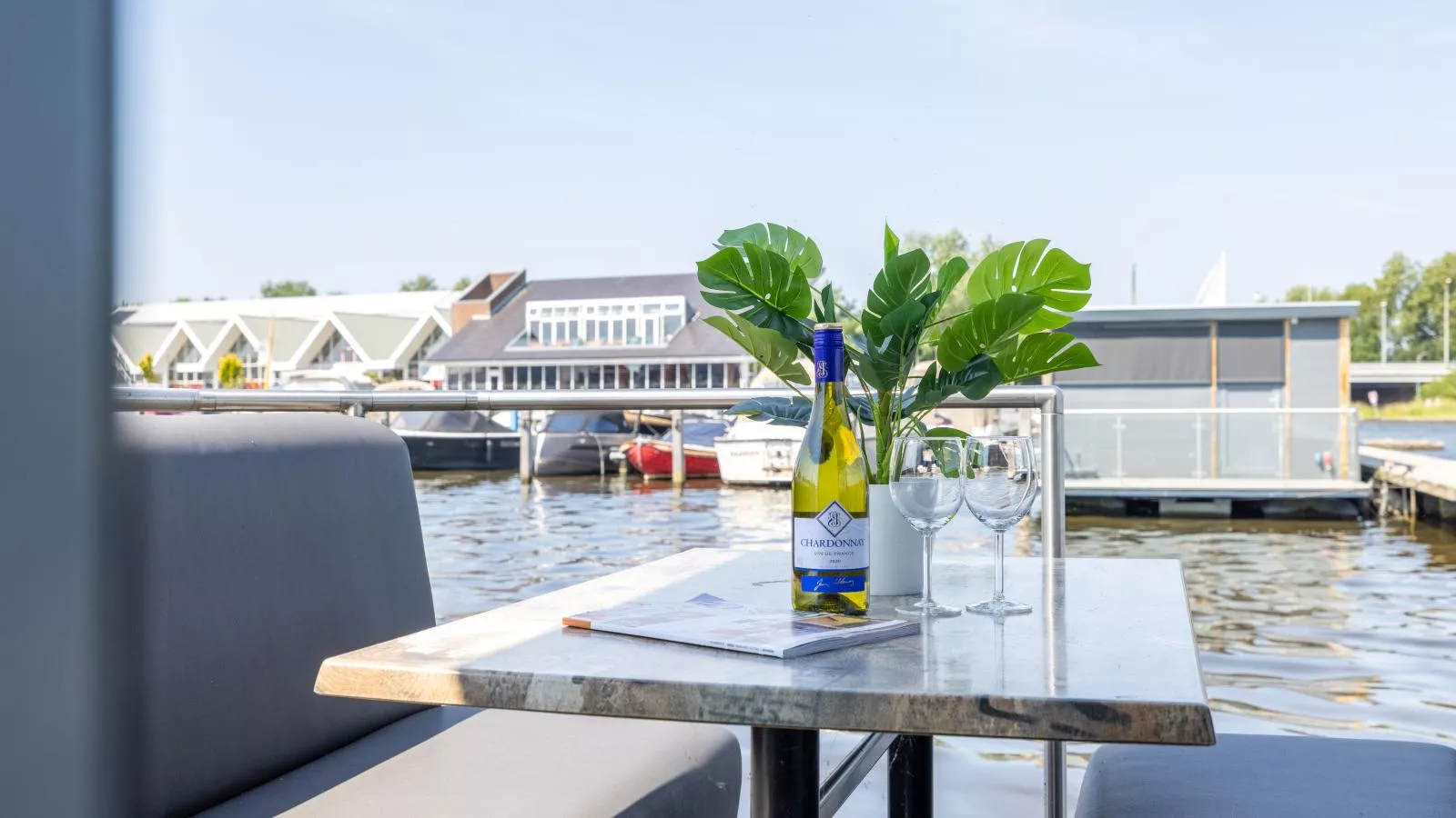 Tiny houseboat Uitgeest I-Uitzicht zomer