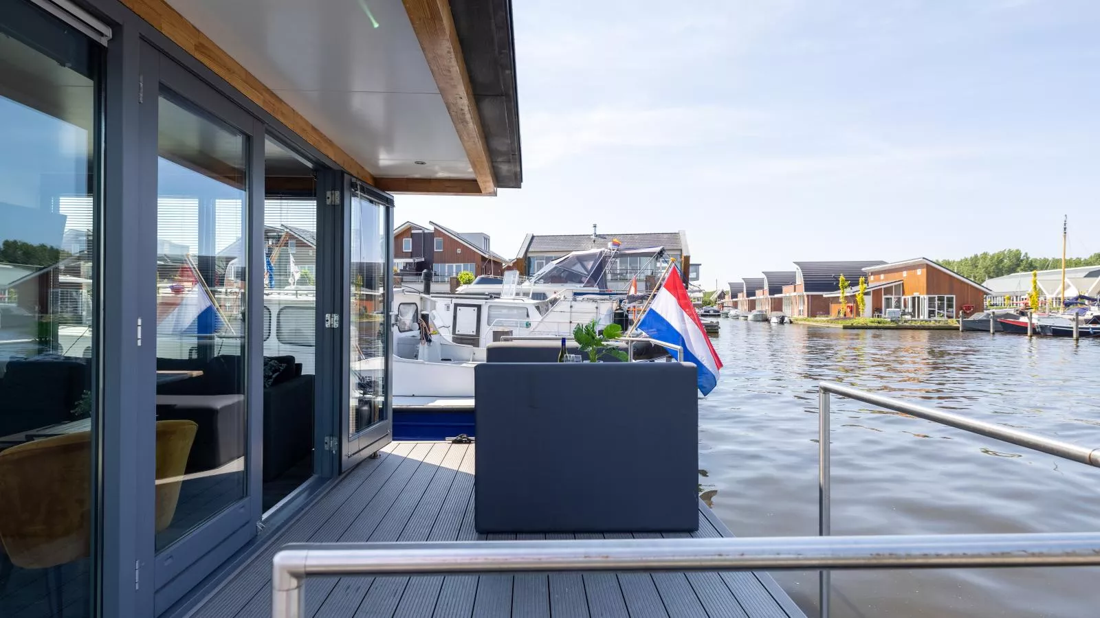 Tiny houseboat Uitgeest I-Waterzicht