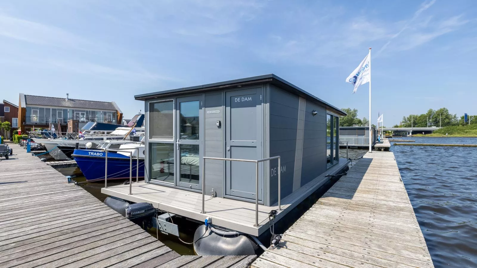 Tiny houseboat Uitgeest I-Buitenkant zomer