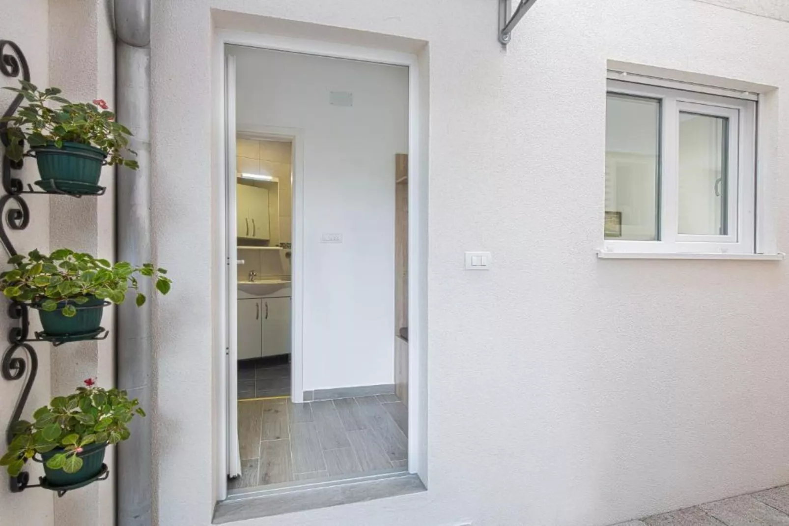 Stylish Kotor Bay Escape Apartments  - One bedroom Apartment 2-Woonkamer