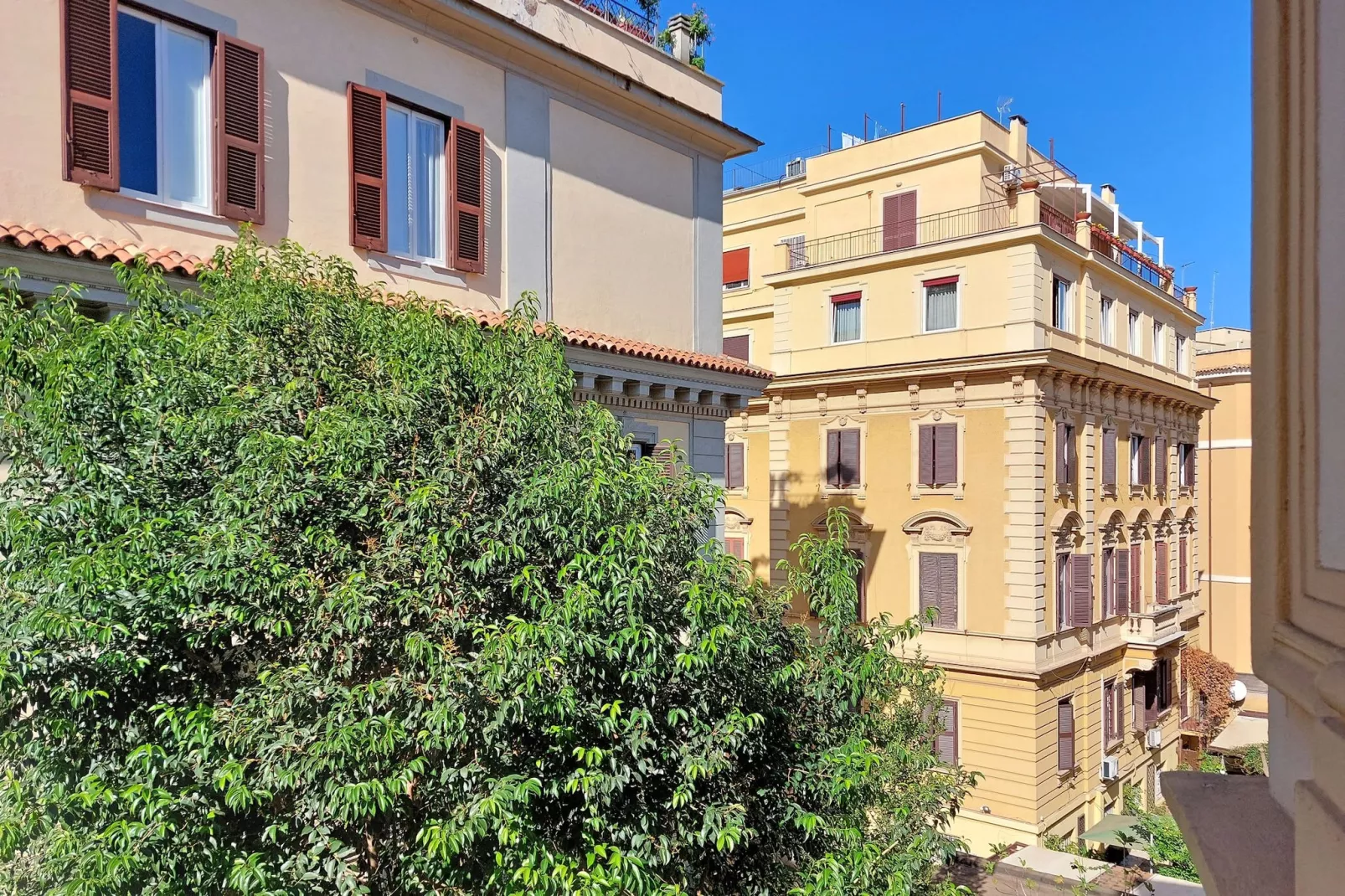 L'Orchidea-Buitenkant zomer