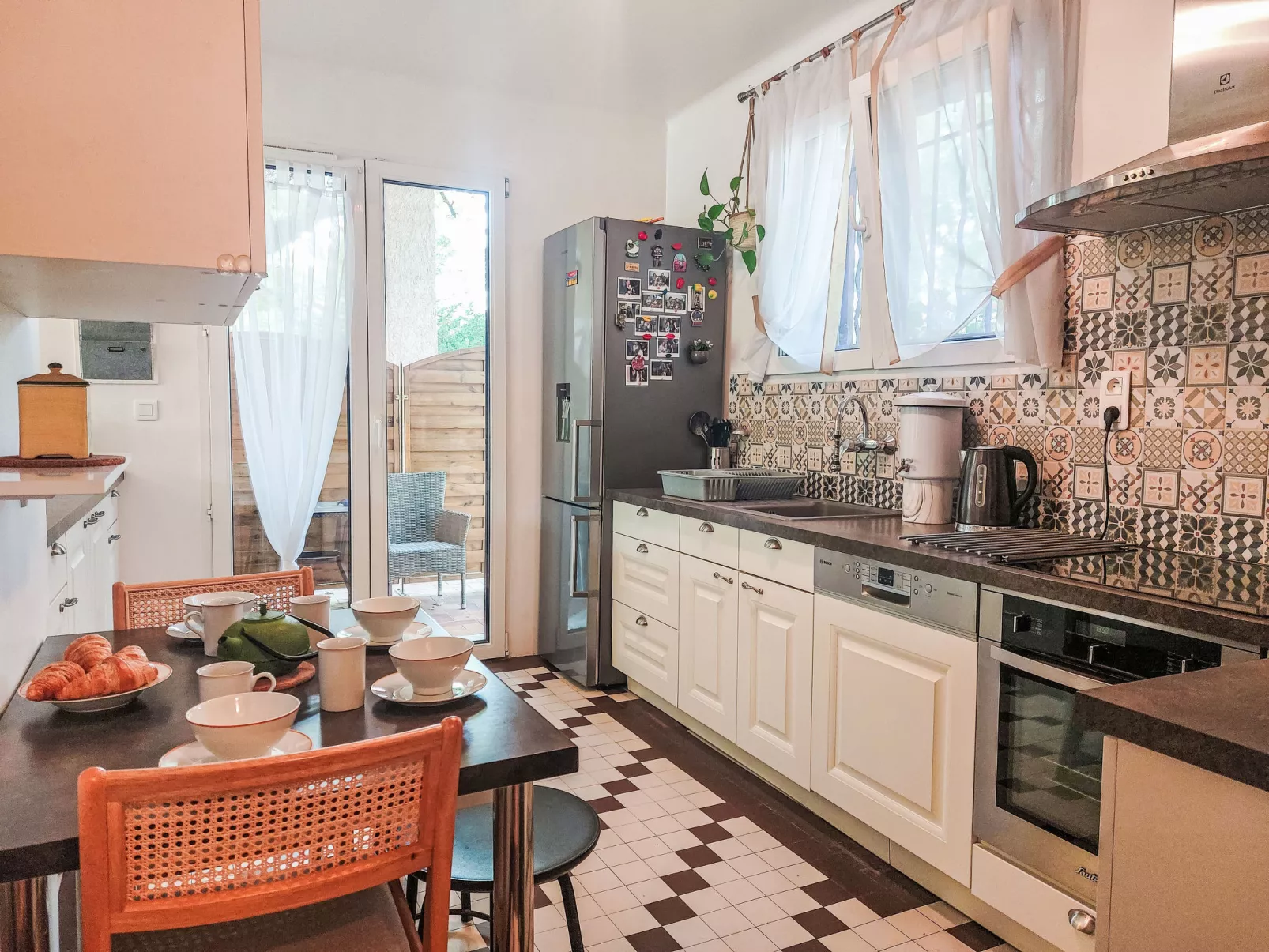 Les Pierres Fleuries-Binnen