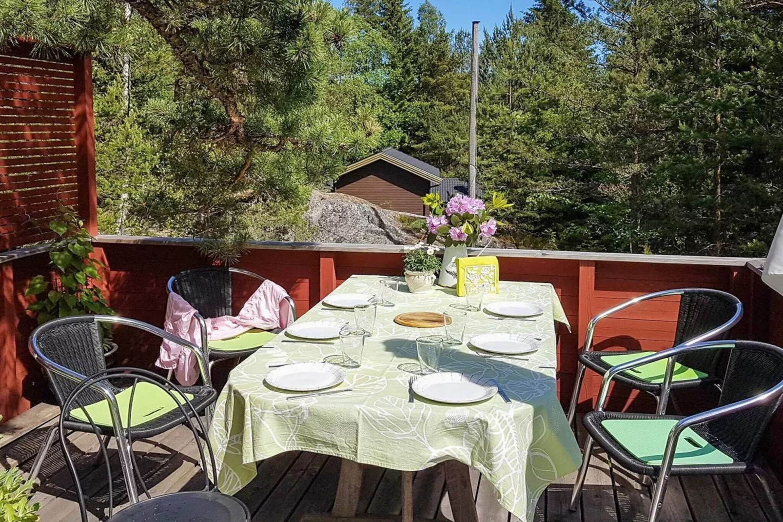 Rustig eilandhuis vlakbij de zee