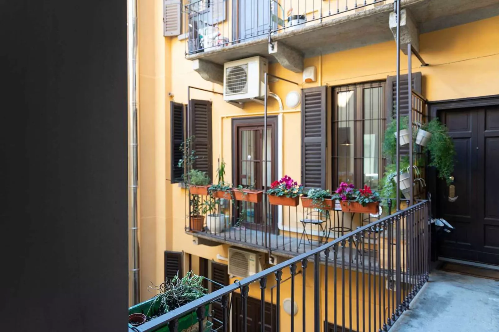 MI Casati 24-Terrasbalkon