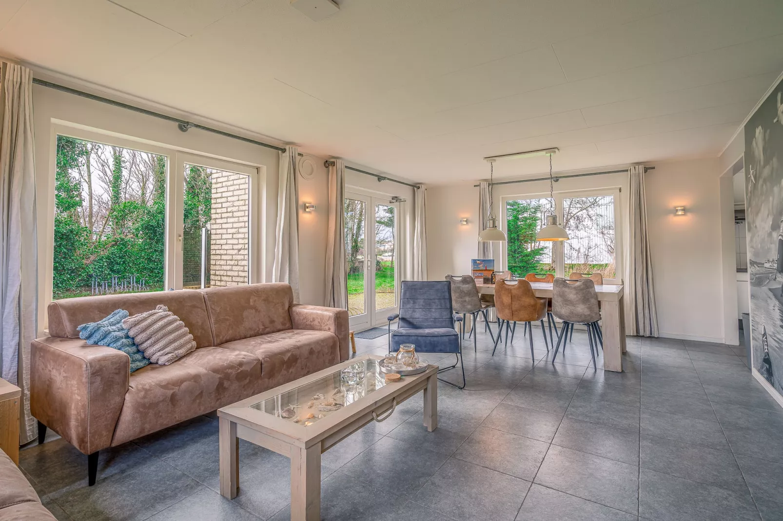 Kamperfoelie 45-Woonkamer