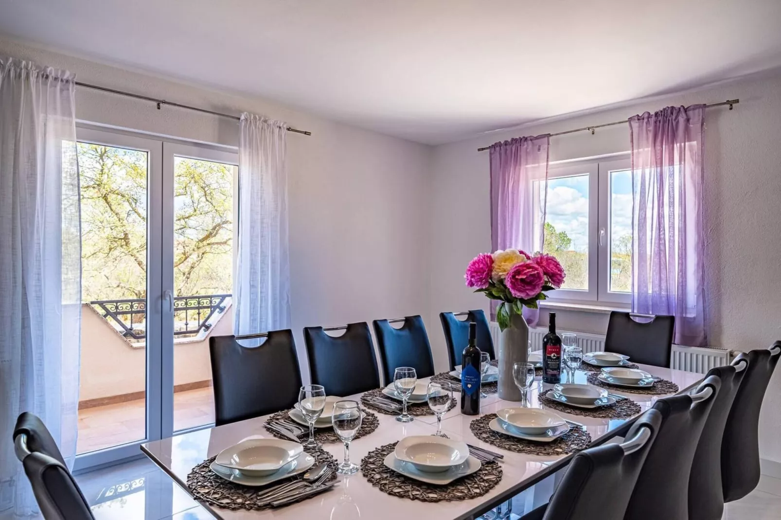 Luxury Villa Escape-Eetkamer