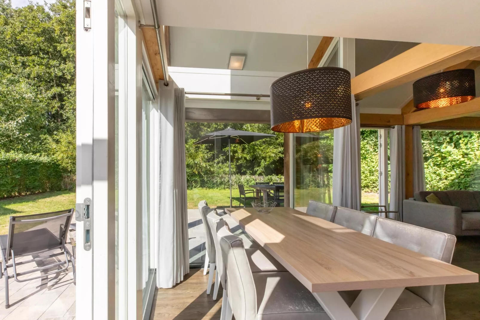 Zonnedorp 23 Zeeland Huis Renesse: Luxury Beach Holiday | Close to North Sea-Terrasbalkon