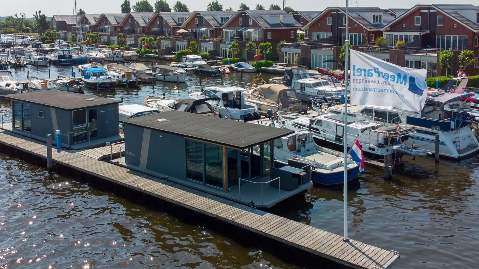 Tiny houseboat Uitgeest I-Buitenkant zomer