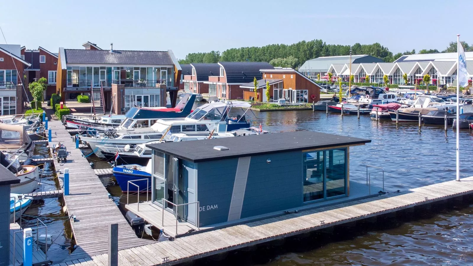 Tiny houseboat Uitgeest I-Buitenkant zomer