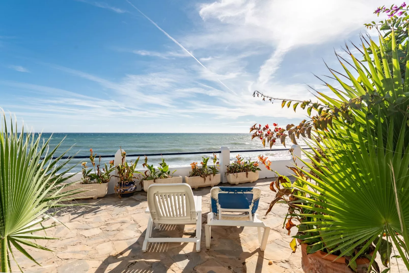 CT 400 - Faro's Beachfront House in Calahonda-Terrasbalkon