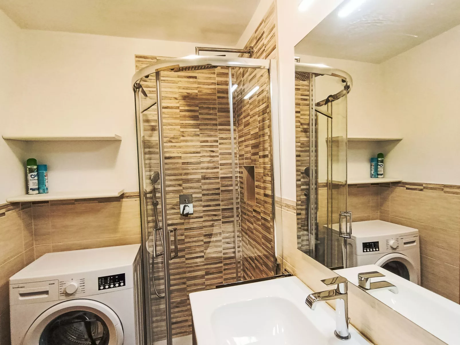 Nuccia Navalge-Binnen