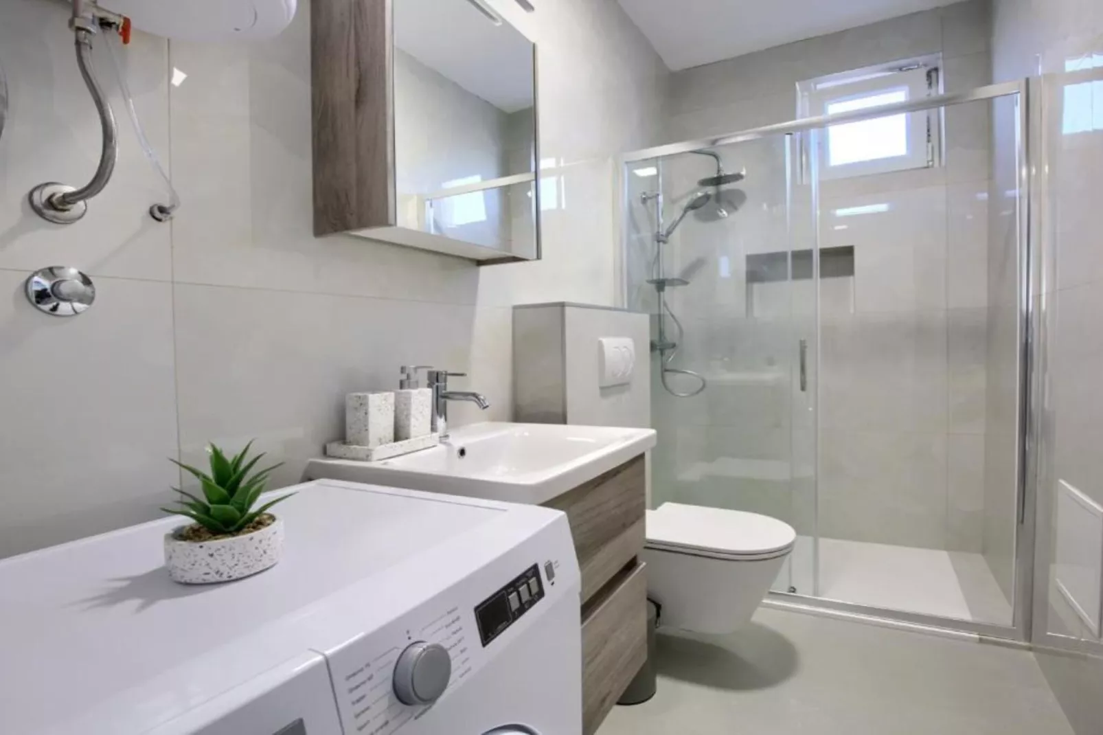 Apartments Mons - One Bedroom Apartment With Terrace (A1)-Badkamer