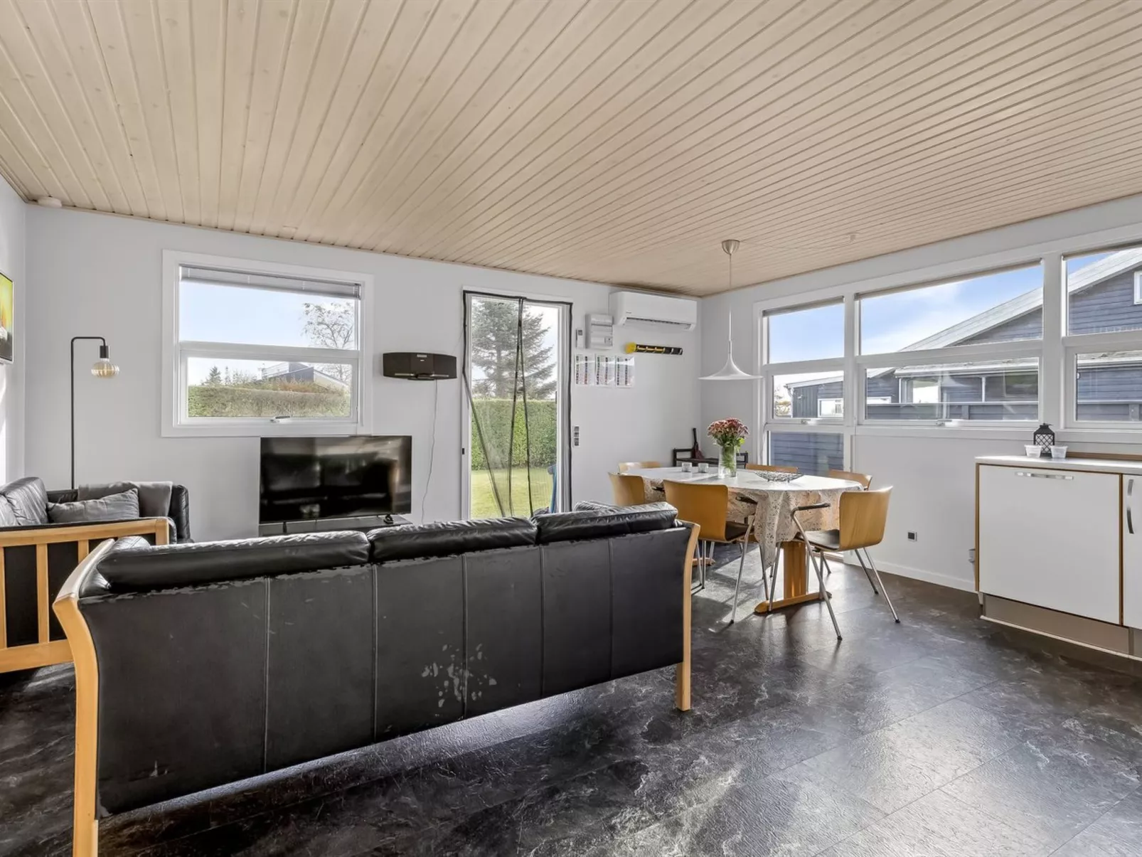 "Eugenia" - 300m from the sea-Binnen