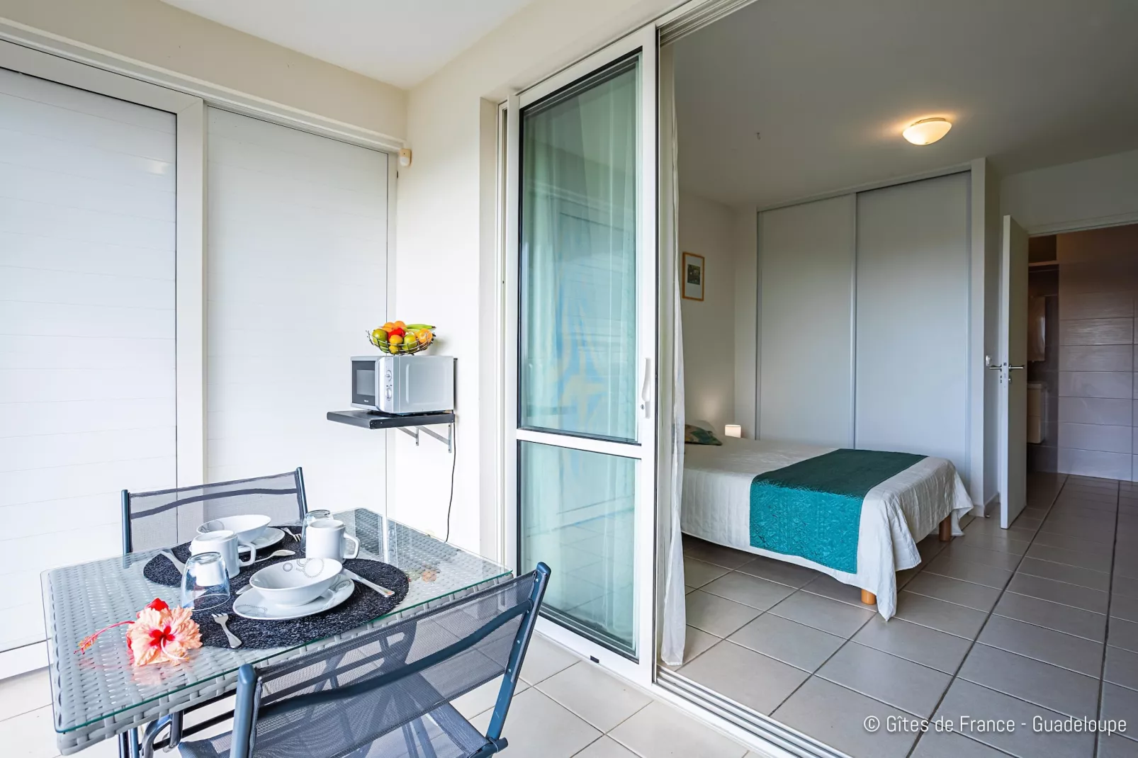 Paradise Bay Cozy studio by the sea-Terrasbalkon