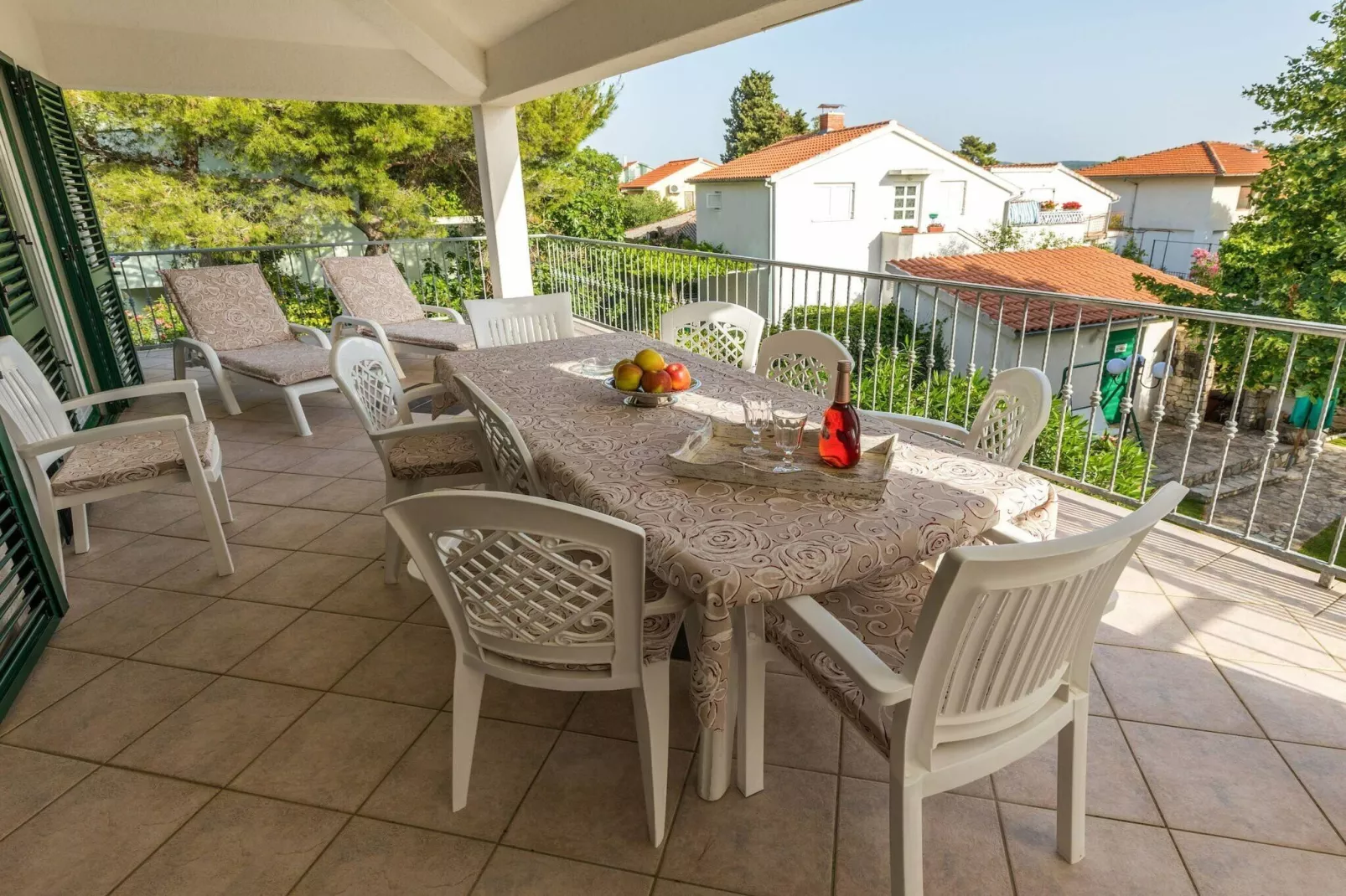 Beach apartment Jadrija-Terrasbalkon