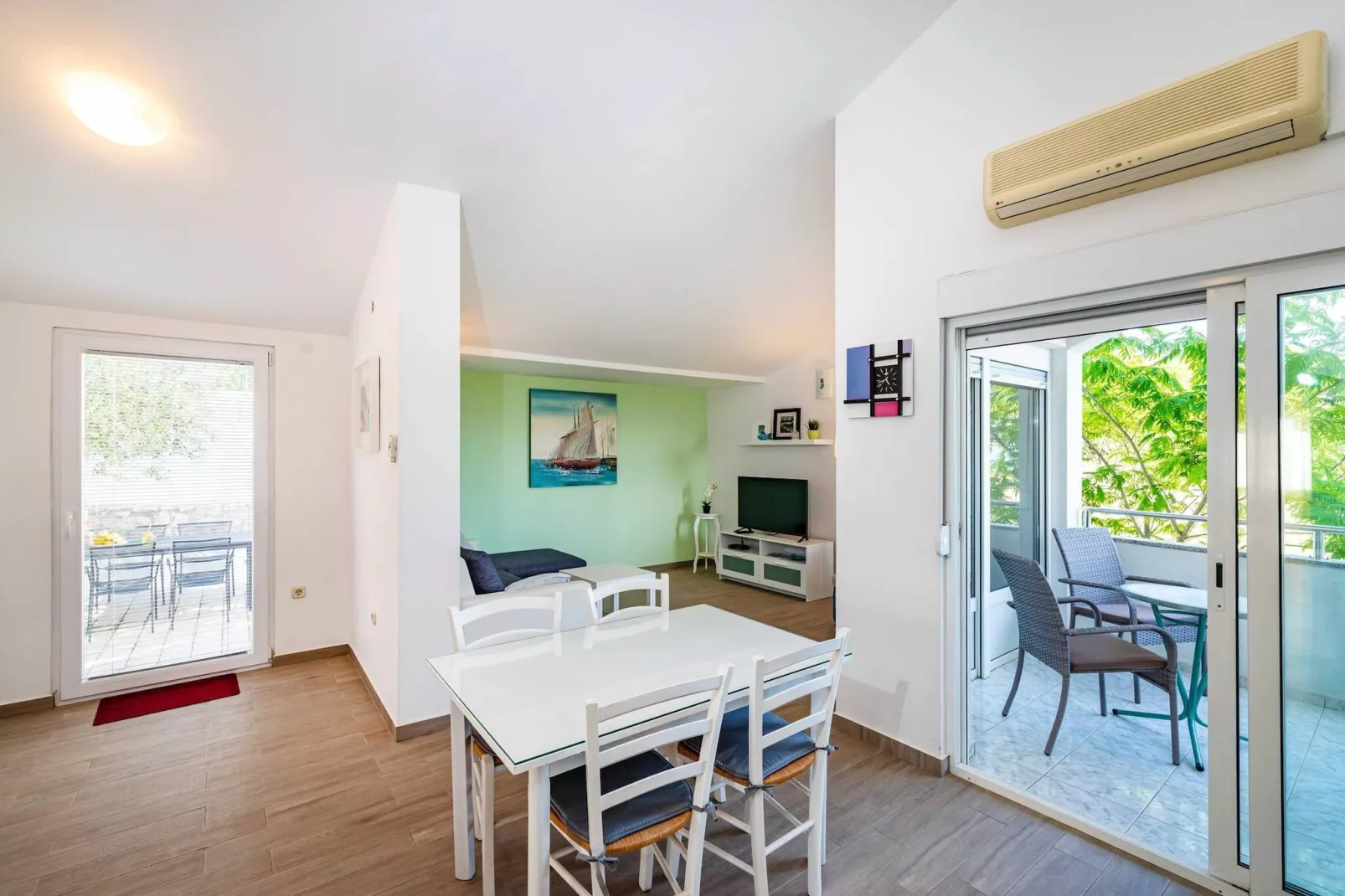 Sea view apartment Dajana-Eetkamer