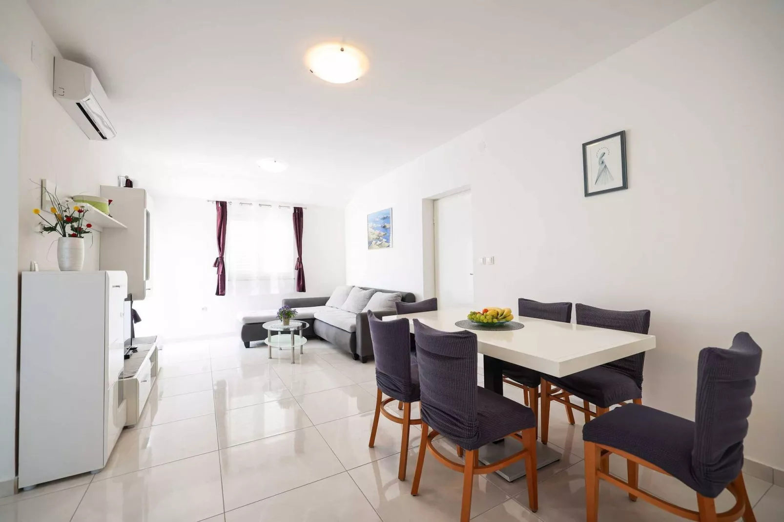 Holiday home Nekic-Eetkamer