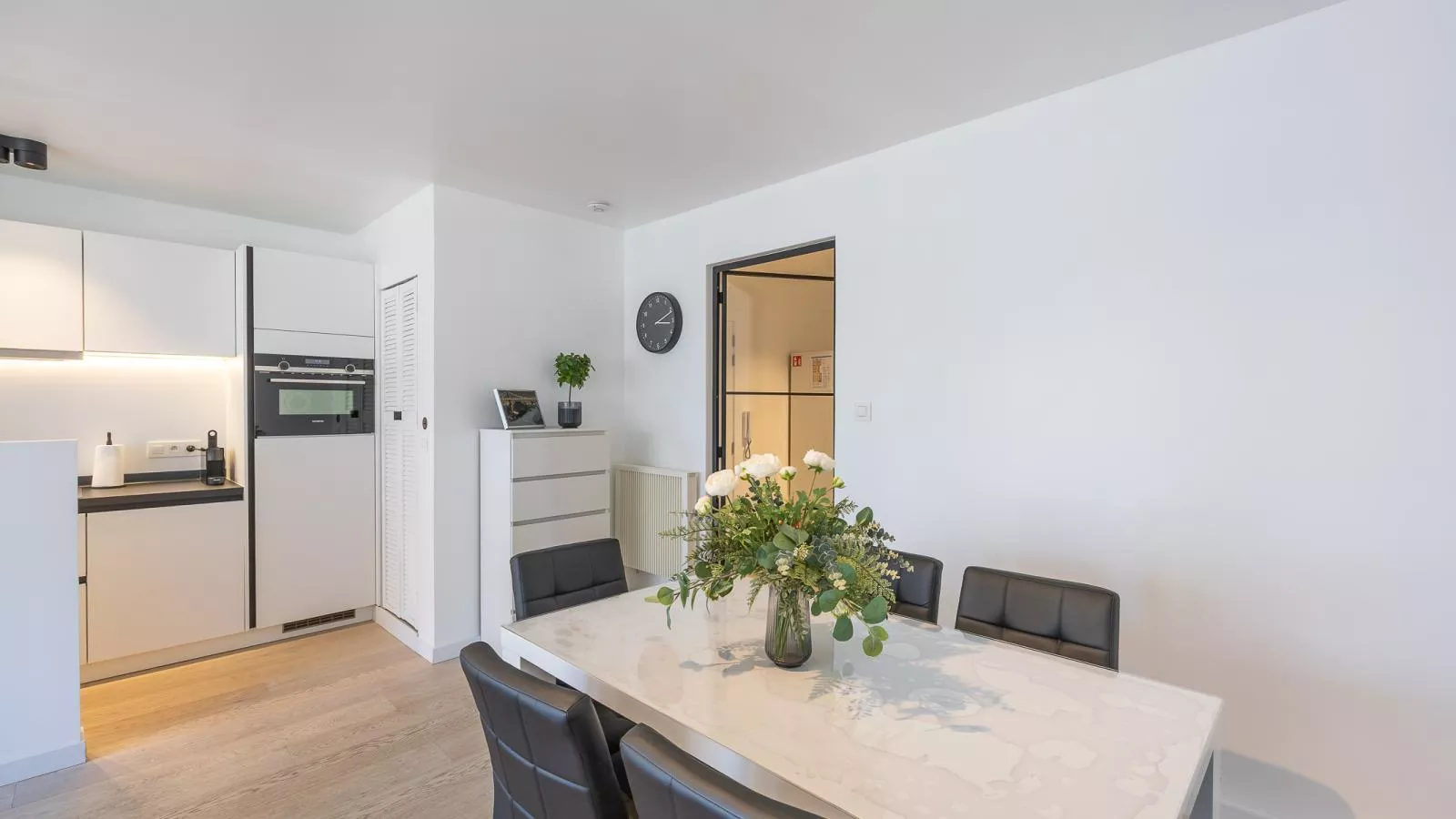 Providence - 0401-Woonkamer