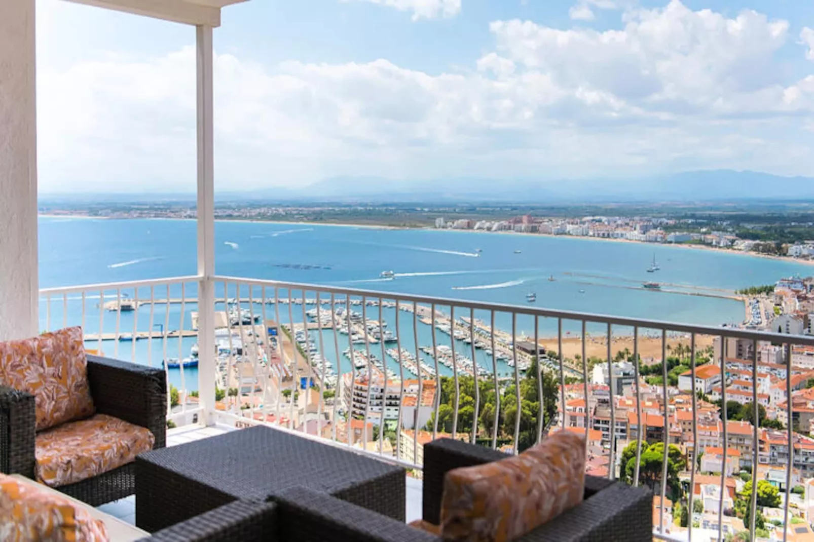 Maison à Roses-Niet-getagd