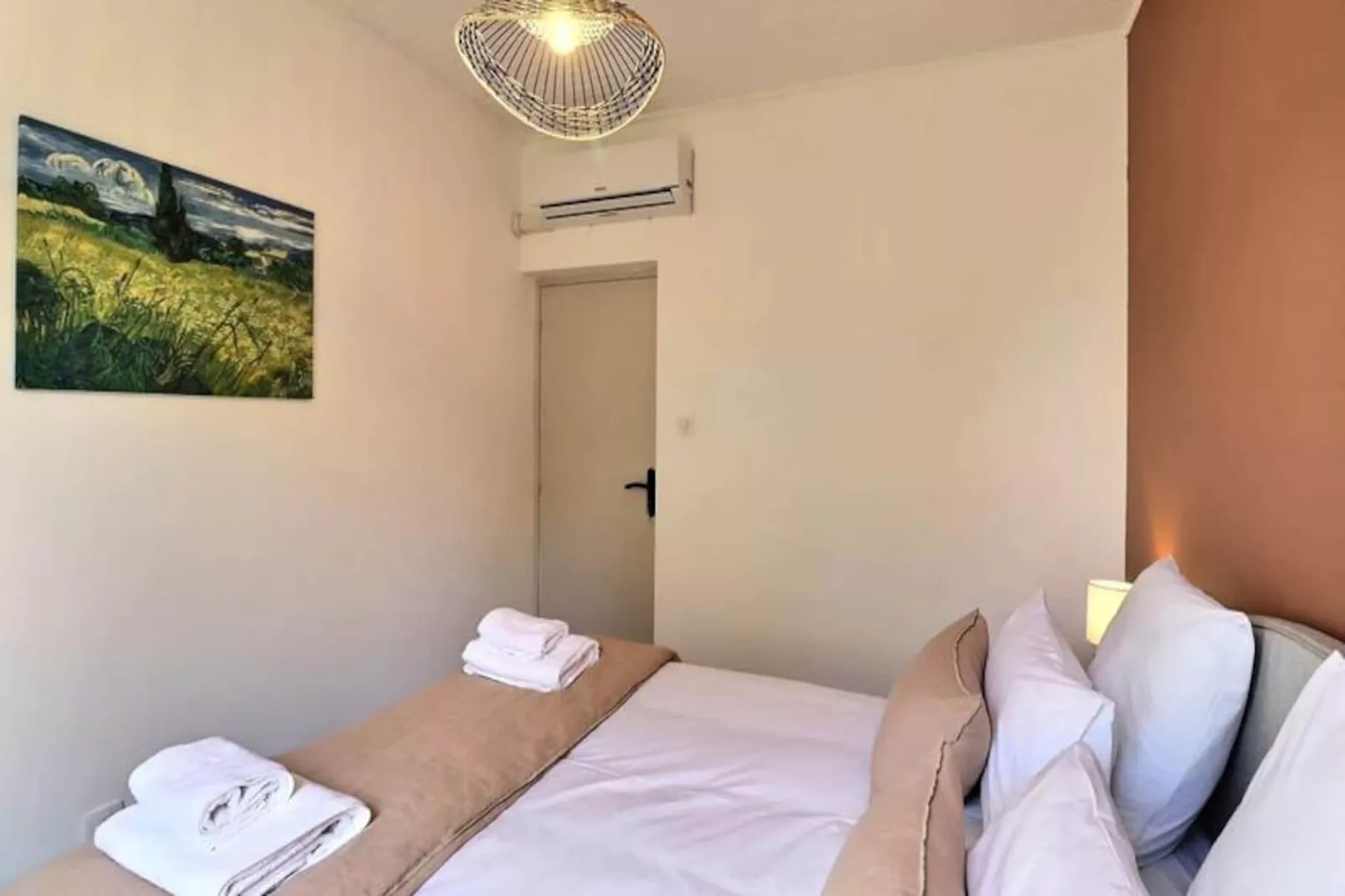 Nuance Arl&eacute;sienne &ndash; &eacute;l&eacute;gance & Confort En Centre-ville-Niet-getagd