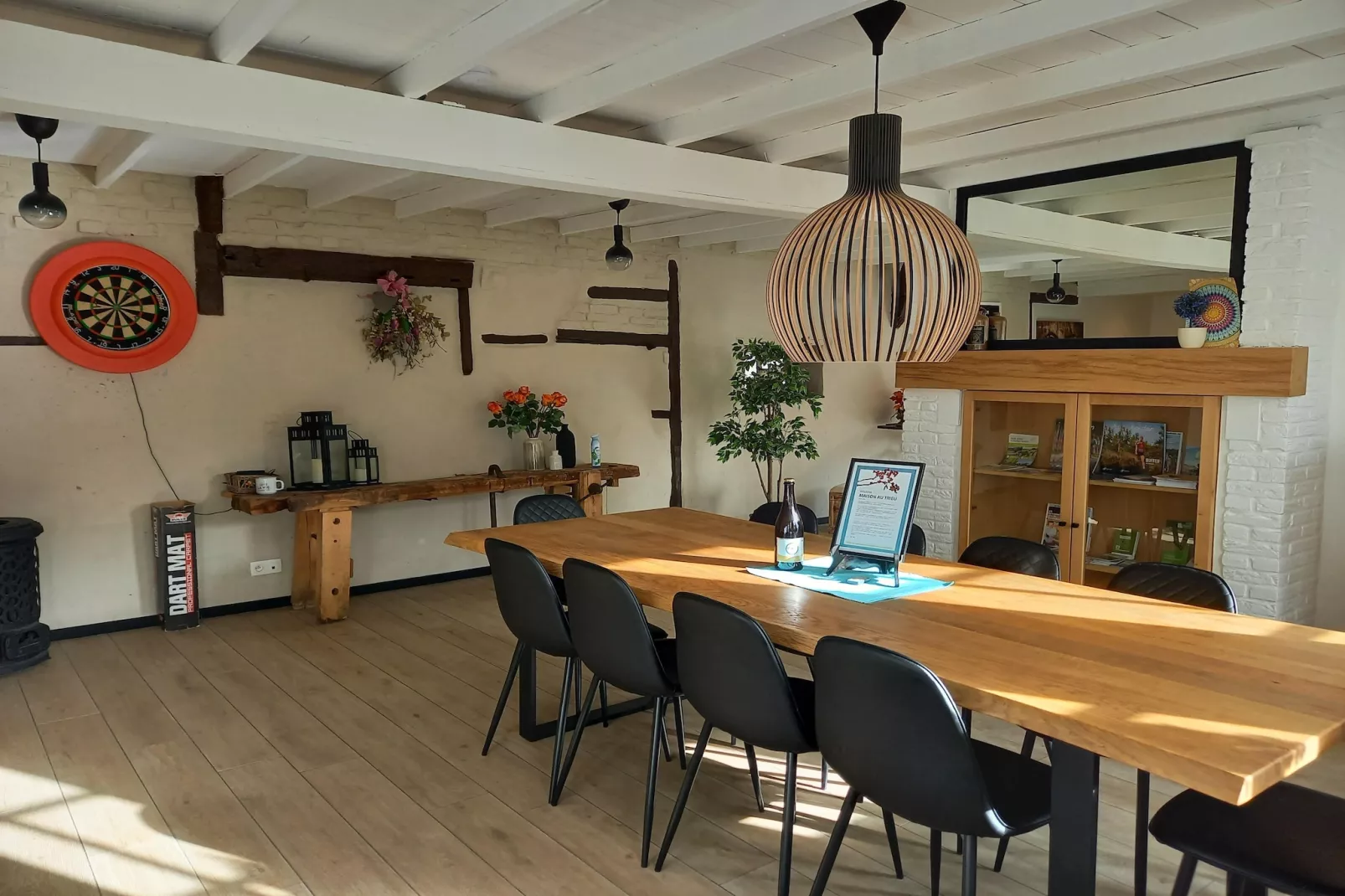 Maison Au Trieu-Eetkamer