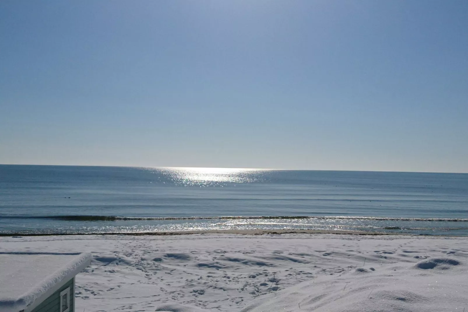 Gezellig huisje bij het strand in Ahus-Waterzicht
