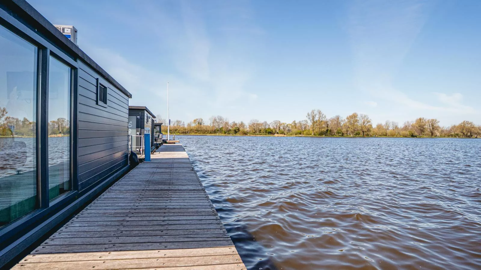 Tiny houseboat Parel I - airco-Buitenkant zomer