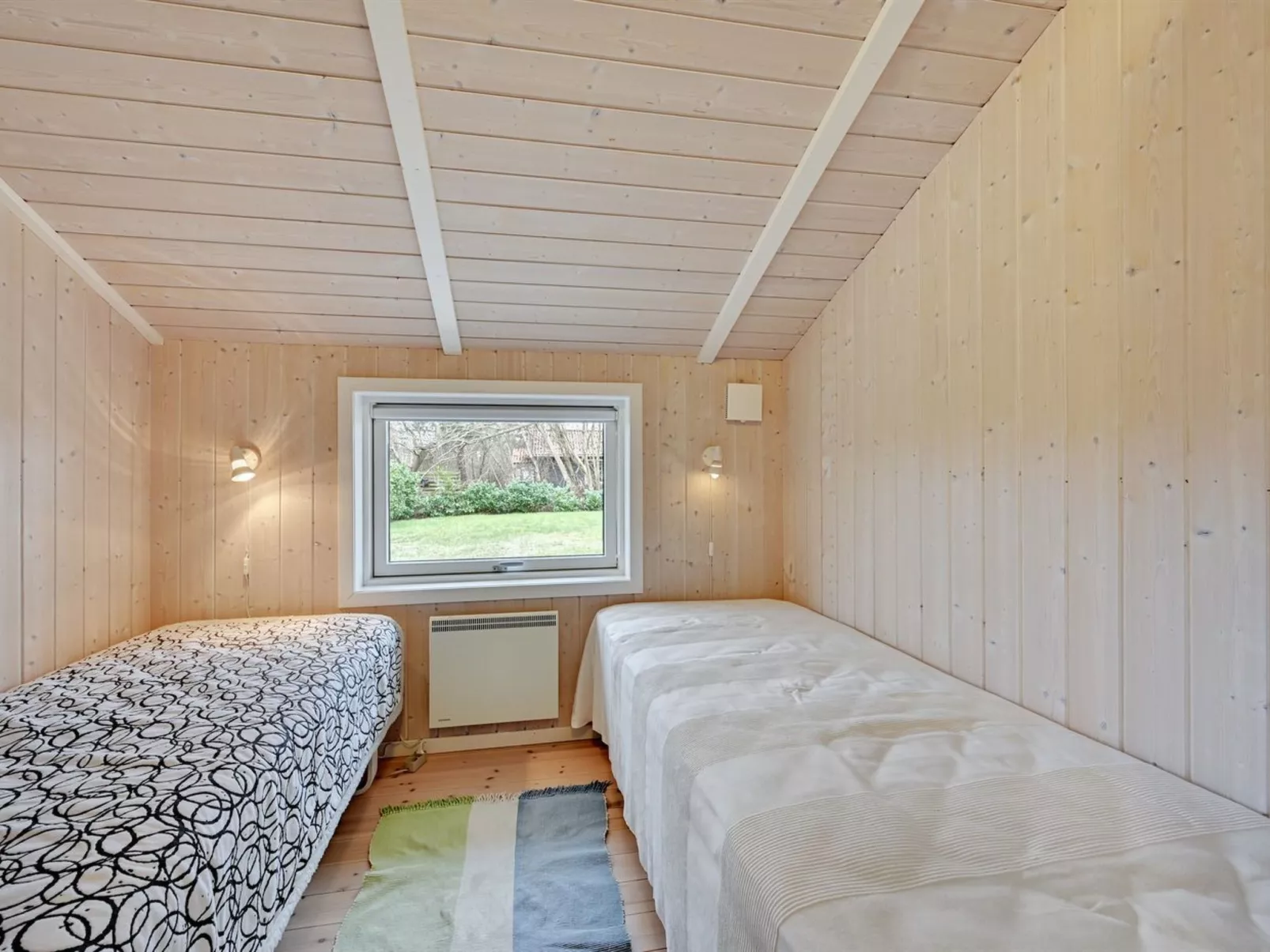 "Sitka" - 250m from the sea-Binnen