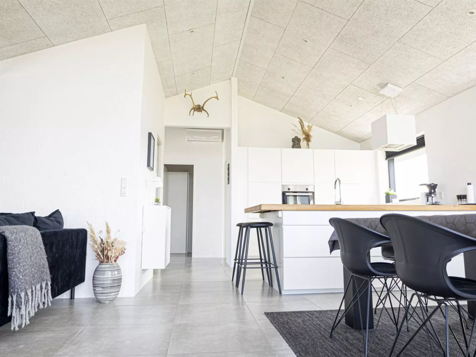 "Volfgang" - 250m from the sea-Binnen