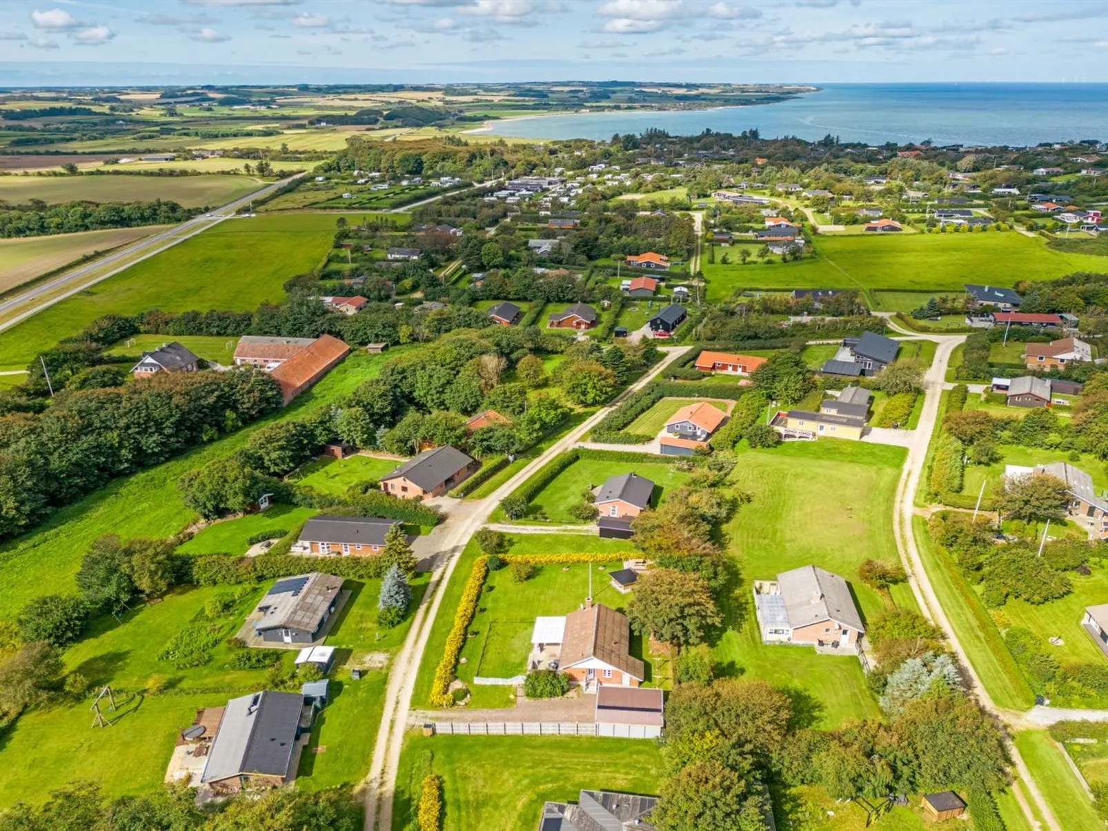 "Tuki" - 700m to the fjord-Buiten