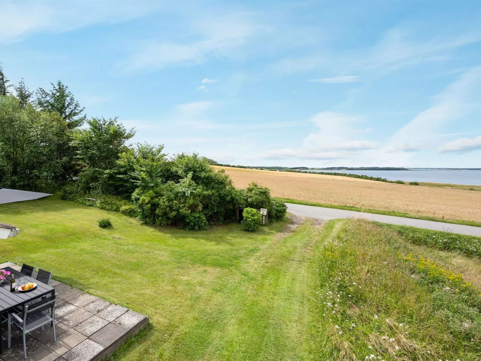 "Ephra" - 250m to the fjord-Buiten