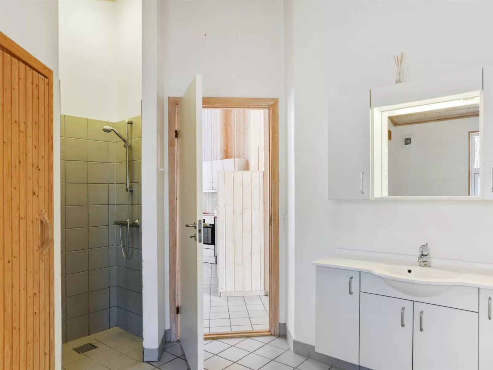 "Sakarias" - 800m from the sea-Binnen