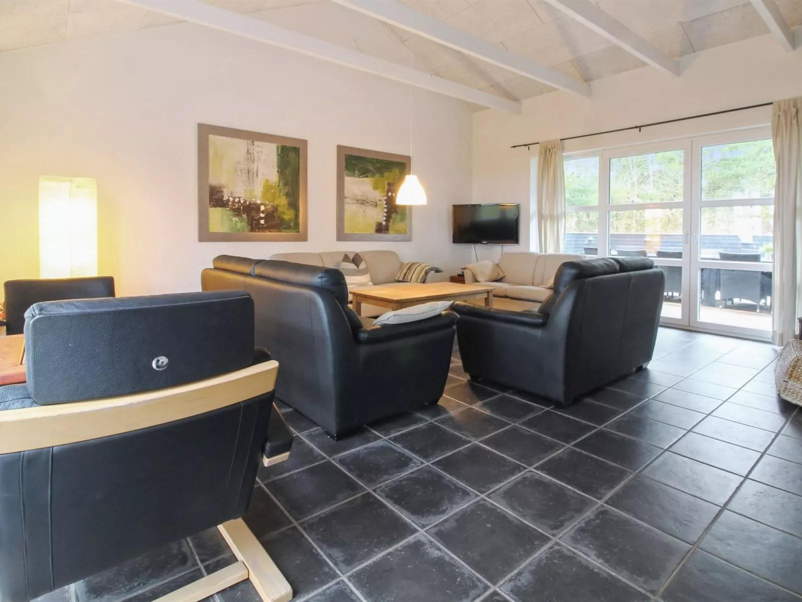 "Svanborg" - 3.7km from the sea-Binnen