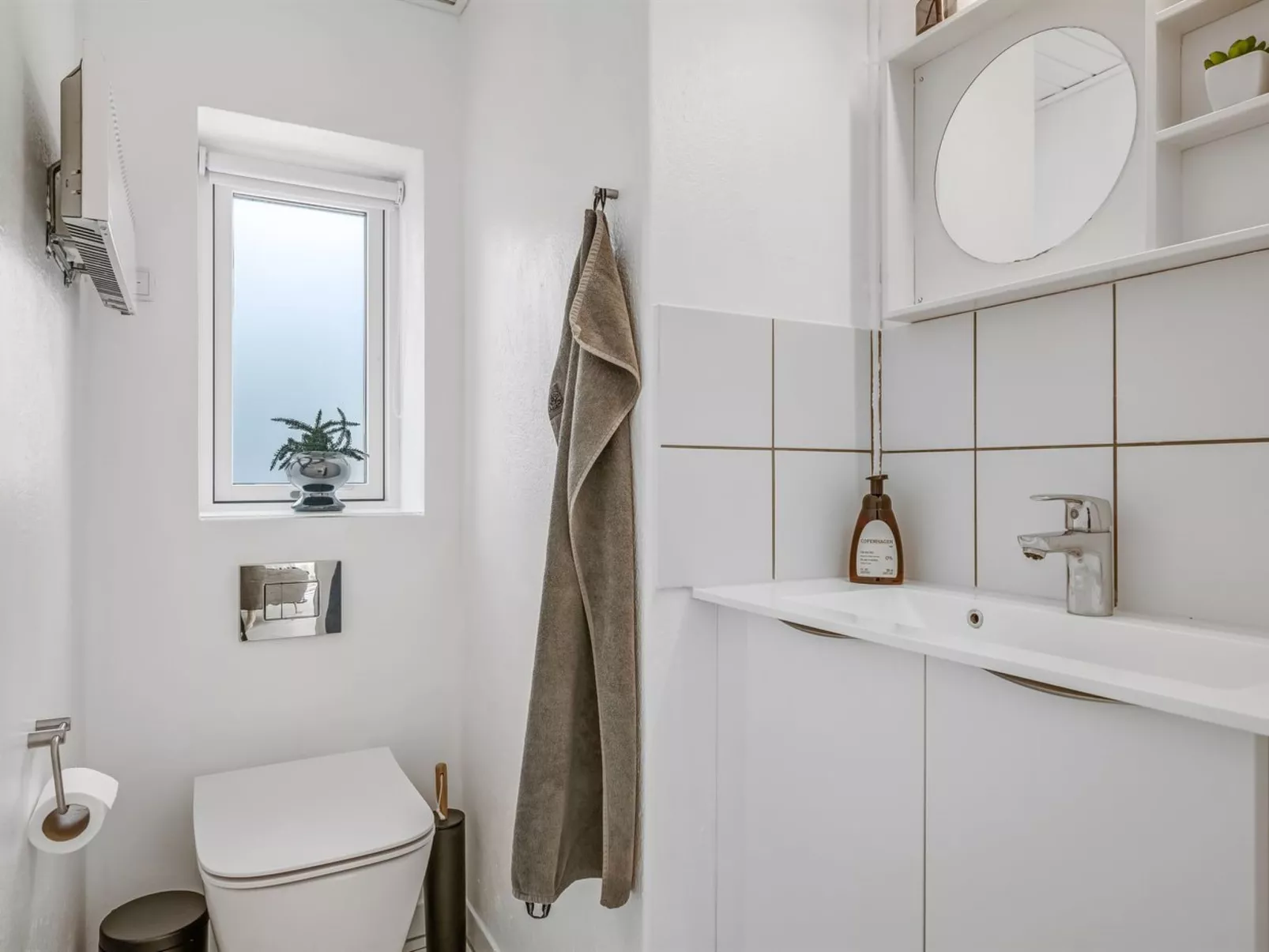 "Eliene" - 500m from the sea-Binnen