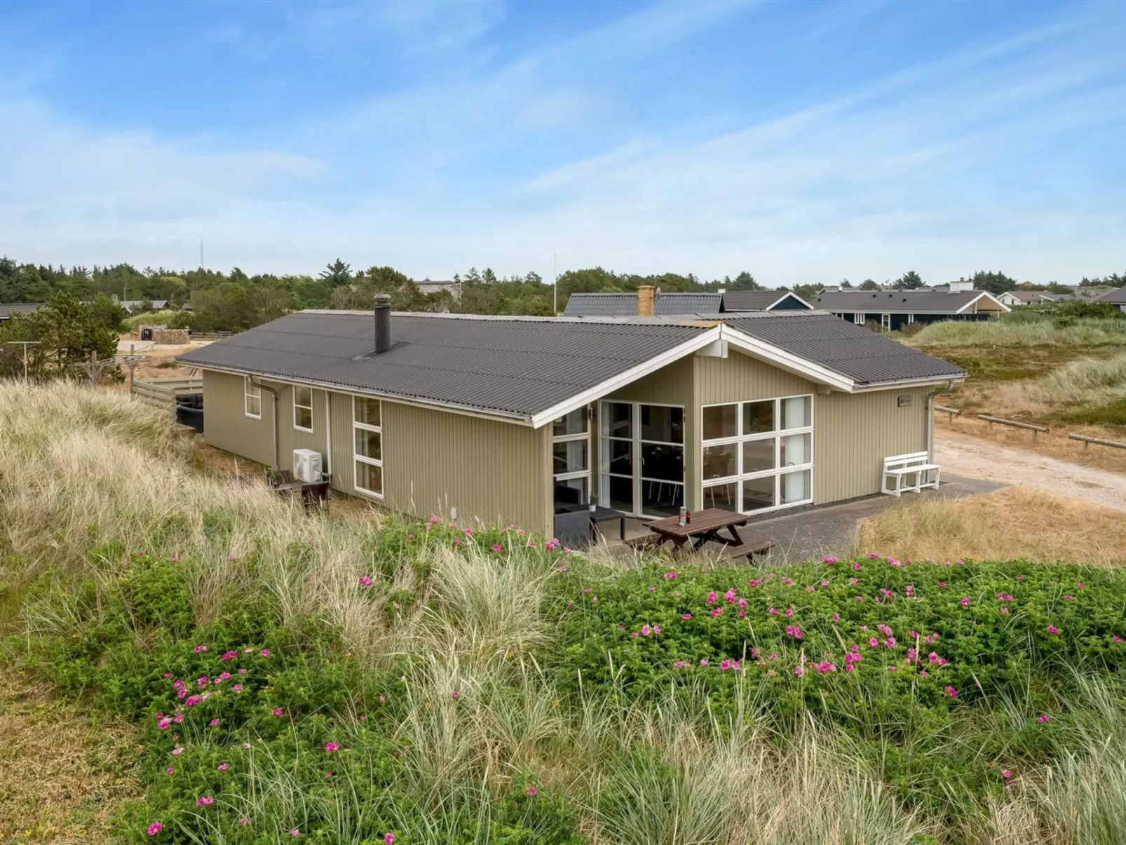 "Drifa" - 600m from the sea-Buiten