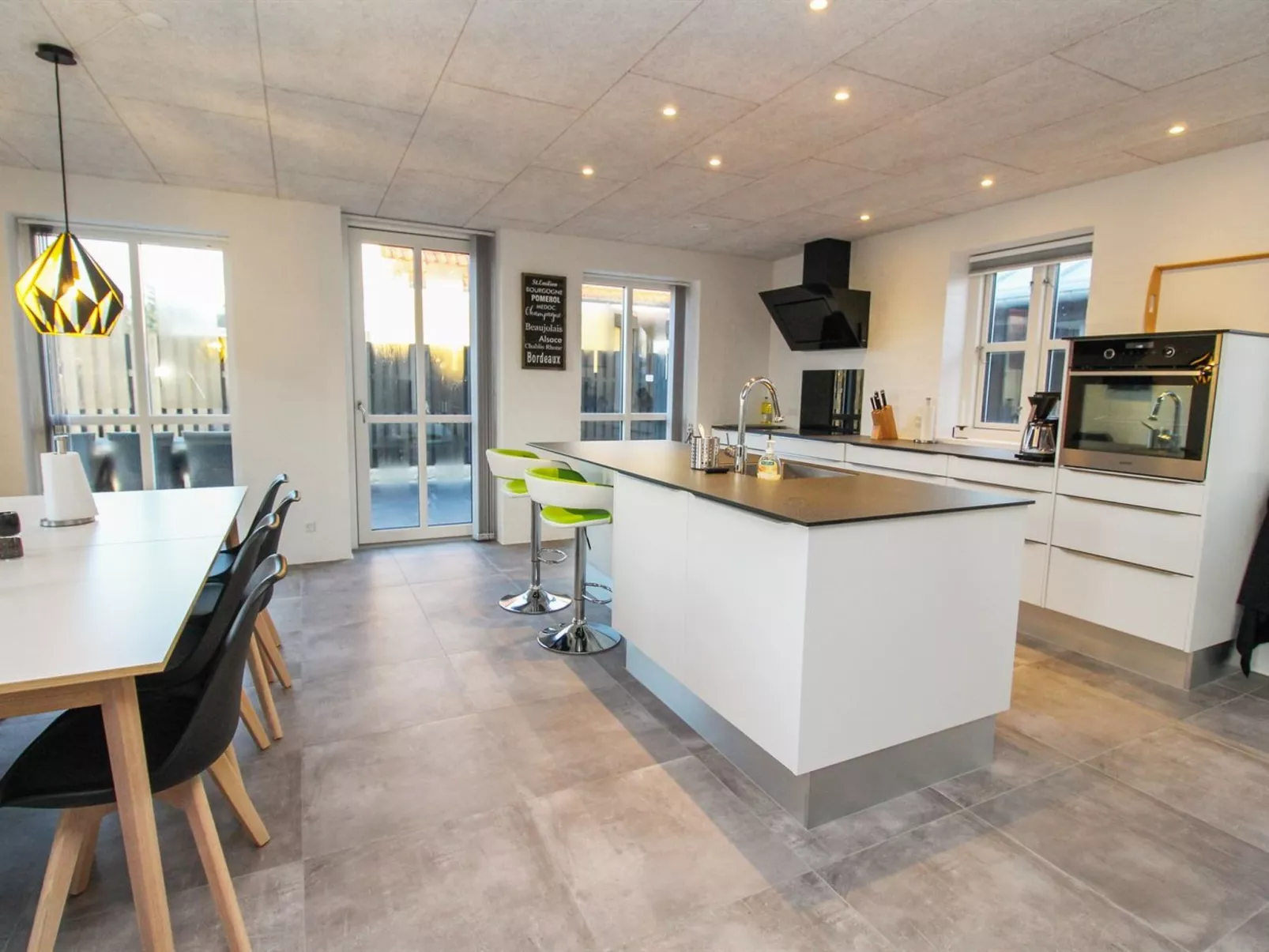 "Halldis" - 600m from the sea-Binnen