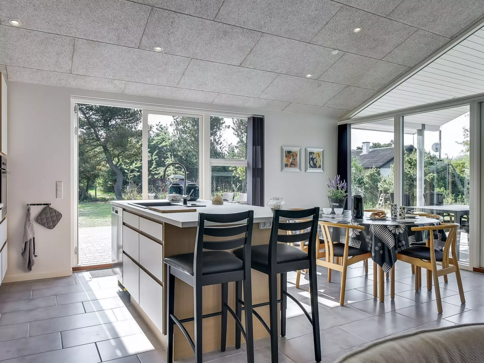 "Stacey" - 800m from the sea-Binnen