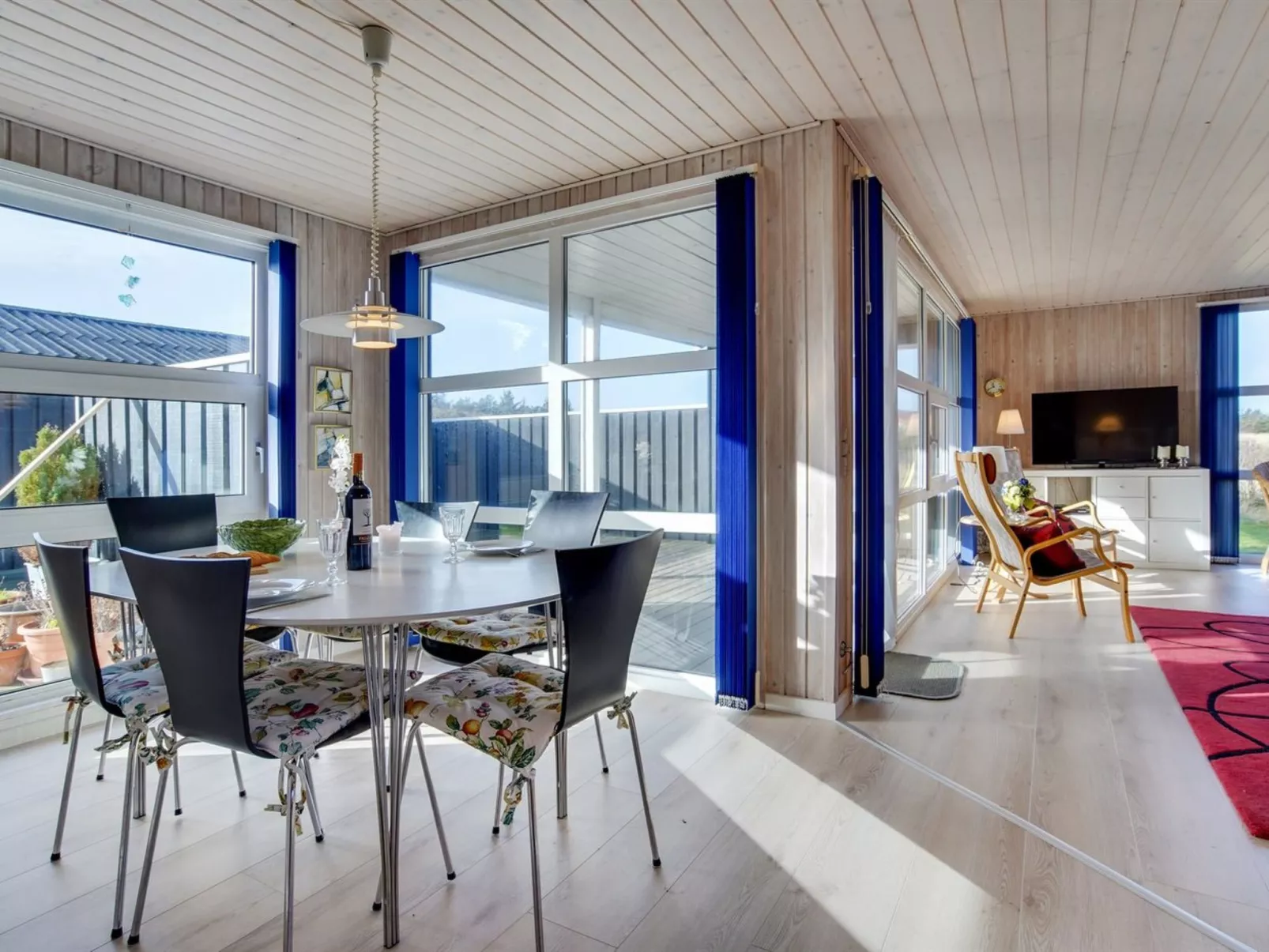 "Pertti" - 400m from the sea-Binnen