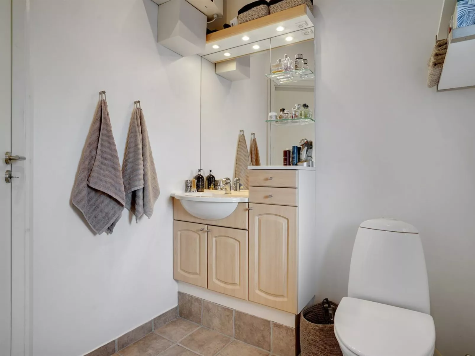 "Sjarlotte" - 100m from the sea-Binnen