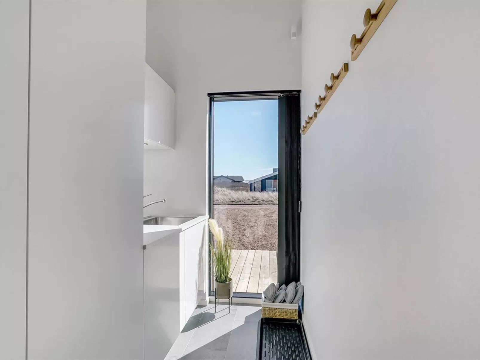 "Aiko" - 50m from the sea-Binnen