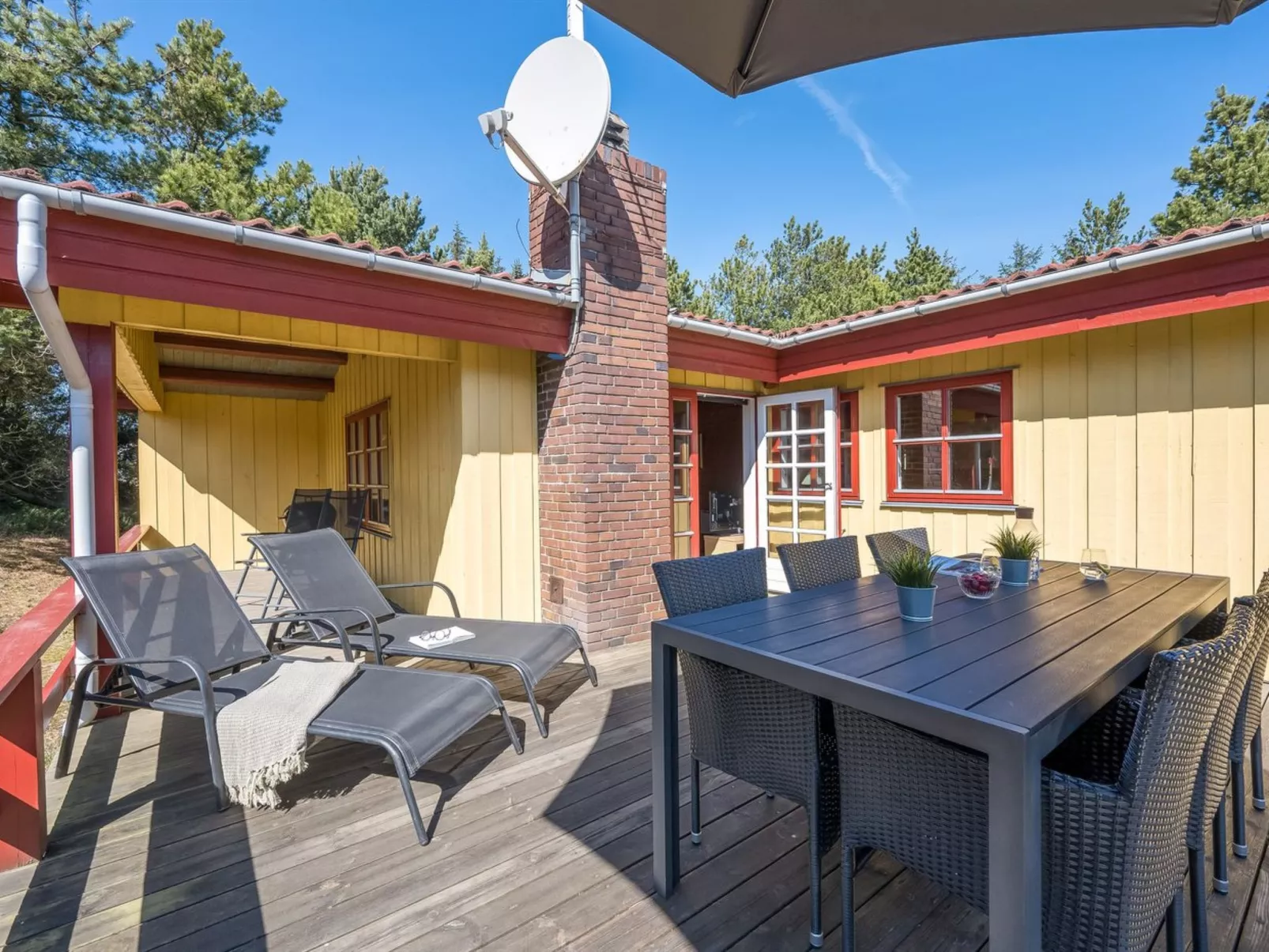 "Yaris" - 800m to the fjord-Buiten