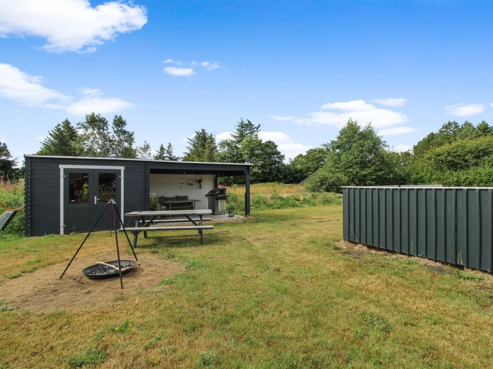 "Daina" - 400m to the fjord-Buiten