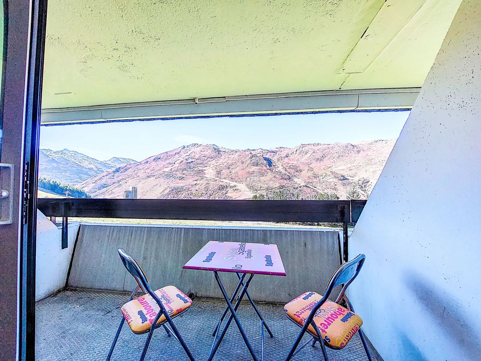 Brelin Evons R05-Binnen