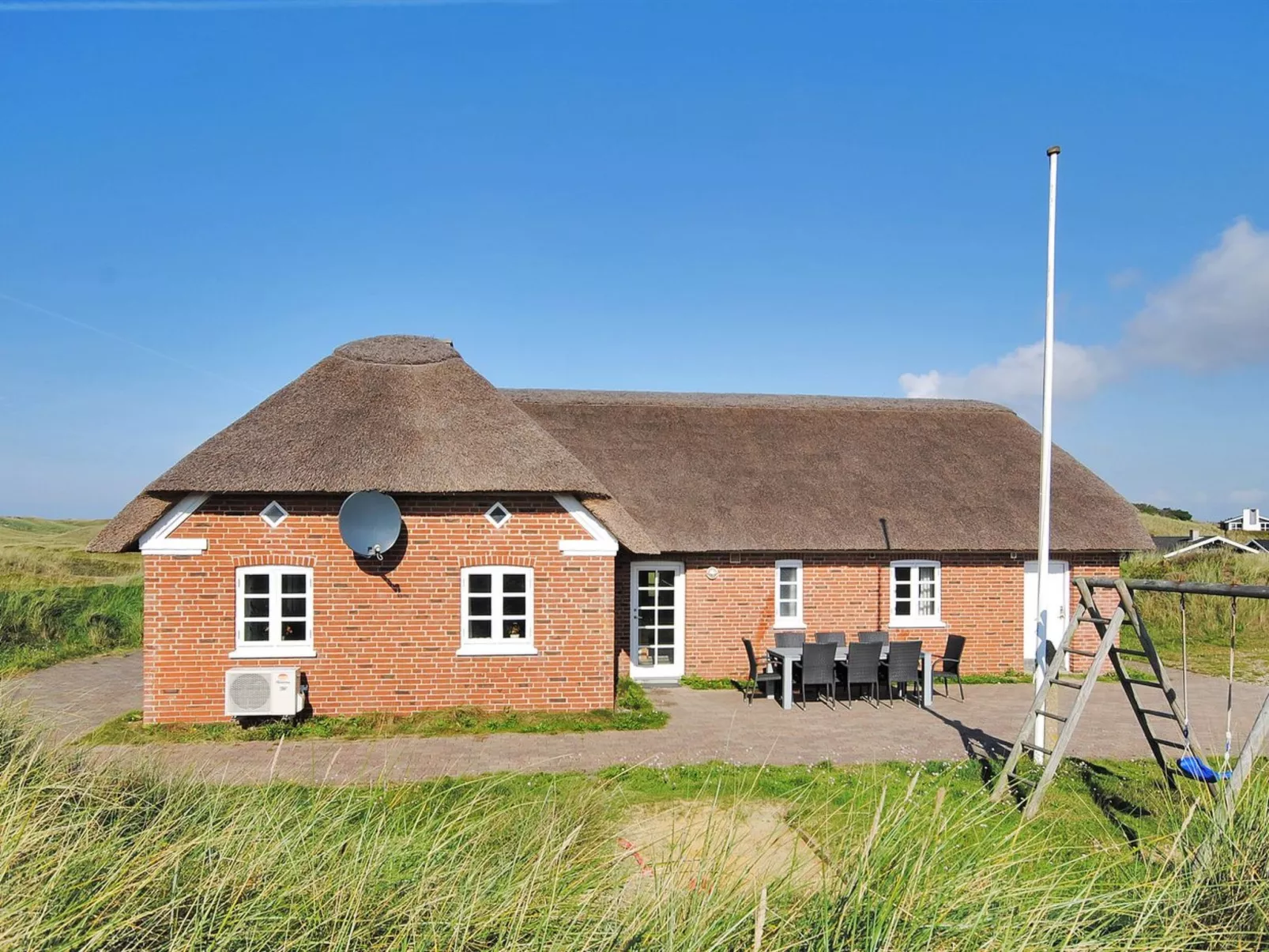 "Skuli" - 200m from the sea-Buiten