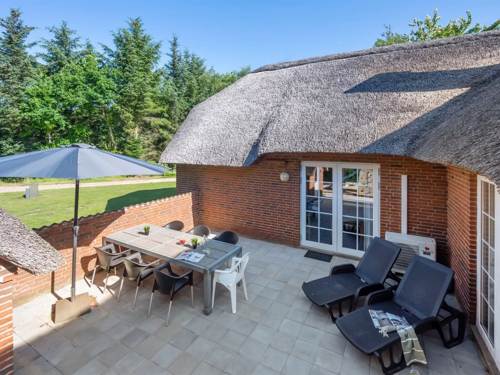 "Thana" - 1.4km from the sea-Buiten