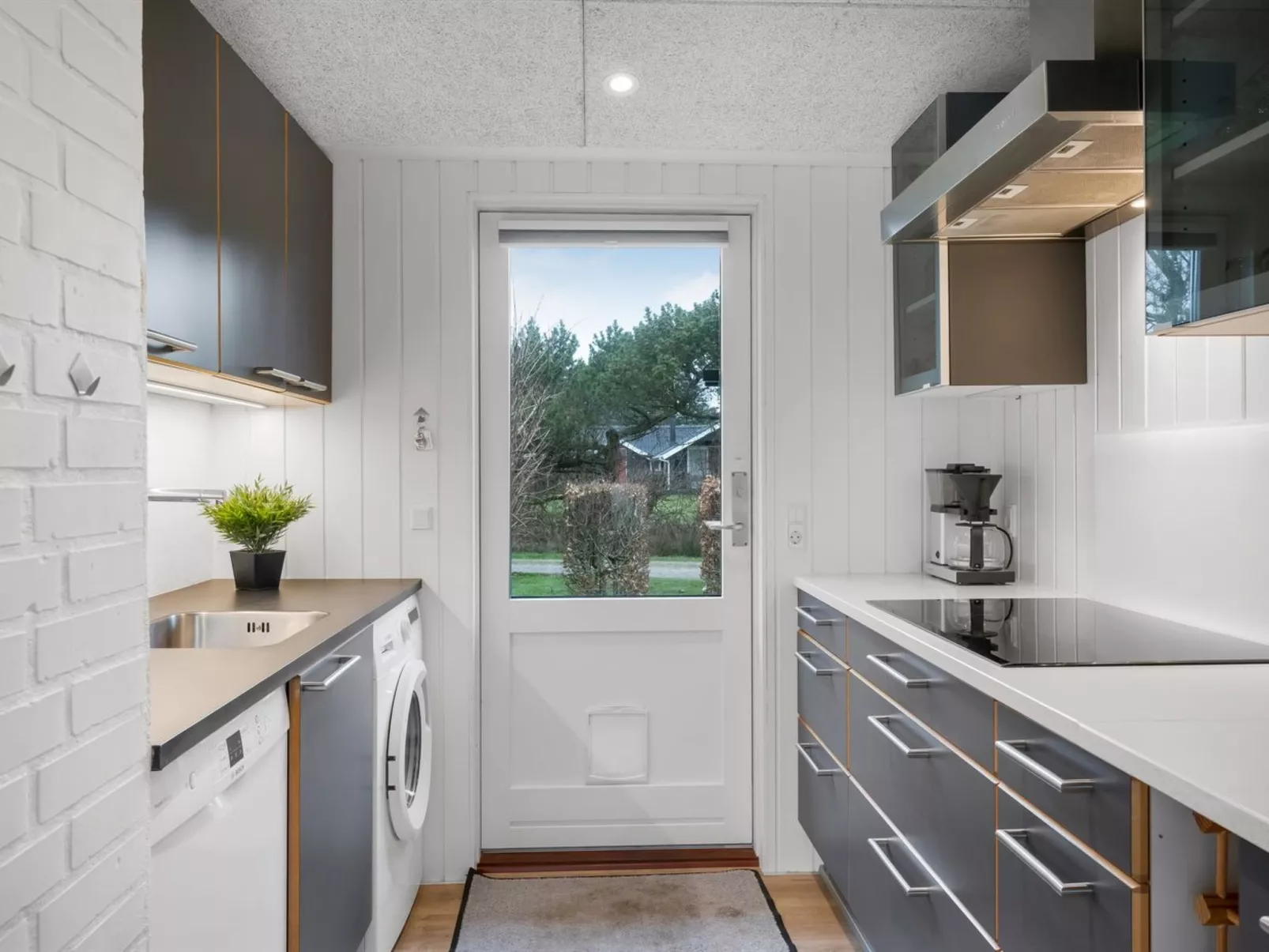 "Ridvan" - 500m from the sea-Binnen