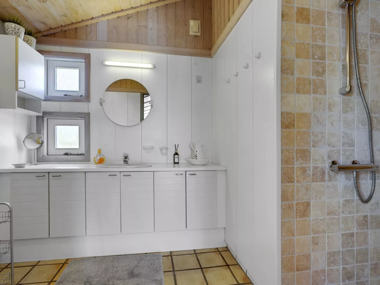 "Akka" - 2km from the sea-Binnen