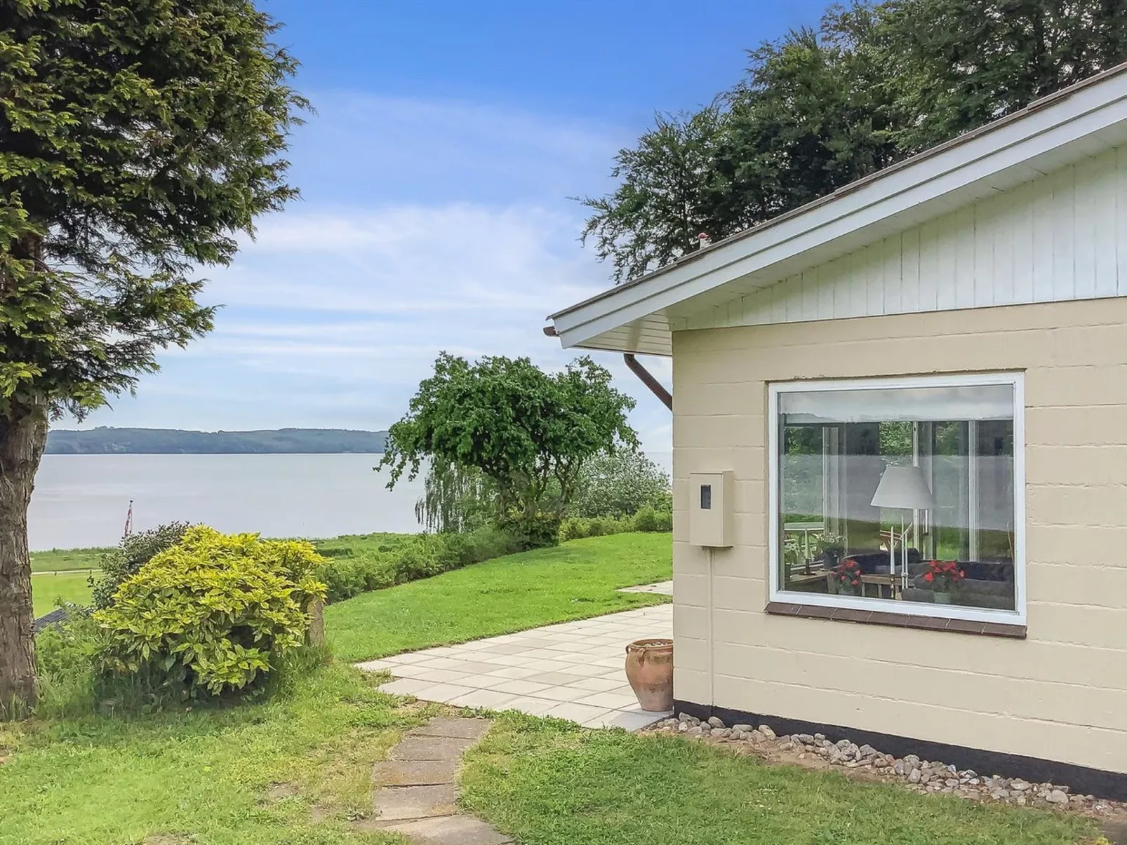 "Launo" - 150m to the fjord-Buiten