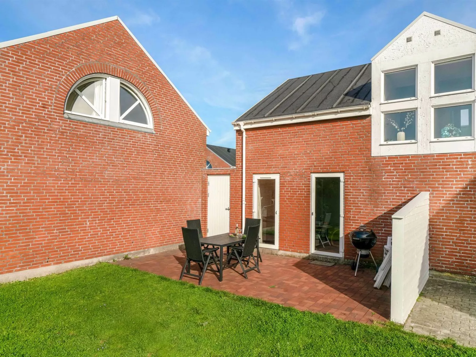 "Palni" - 2.3km from the sea-Buiten